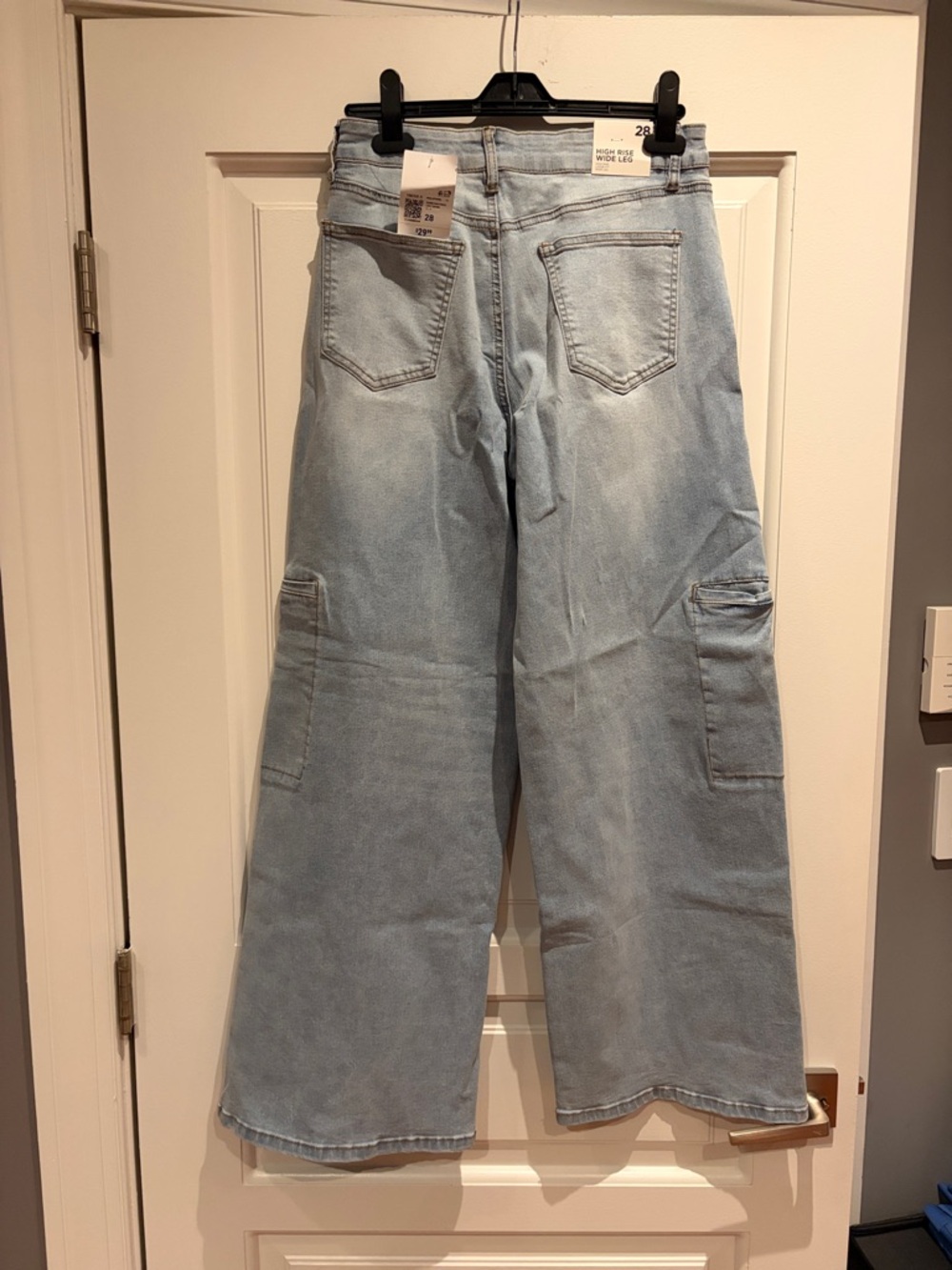 Forever 21 Light Wash Men’s Bootcut Jeans - Picture 3 of 3